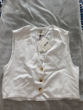 NWT White Sleeveless Fully lined Button-Front Crop Shirt Vest
